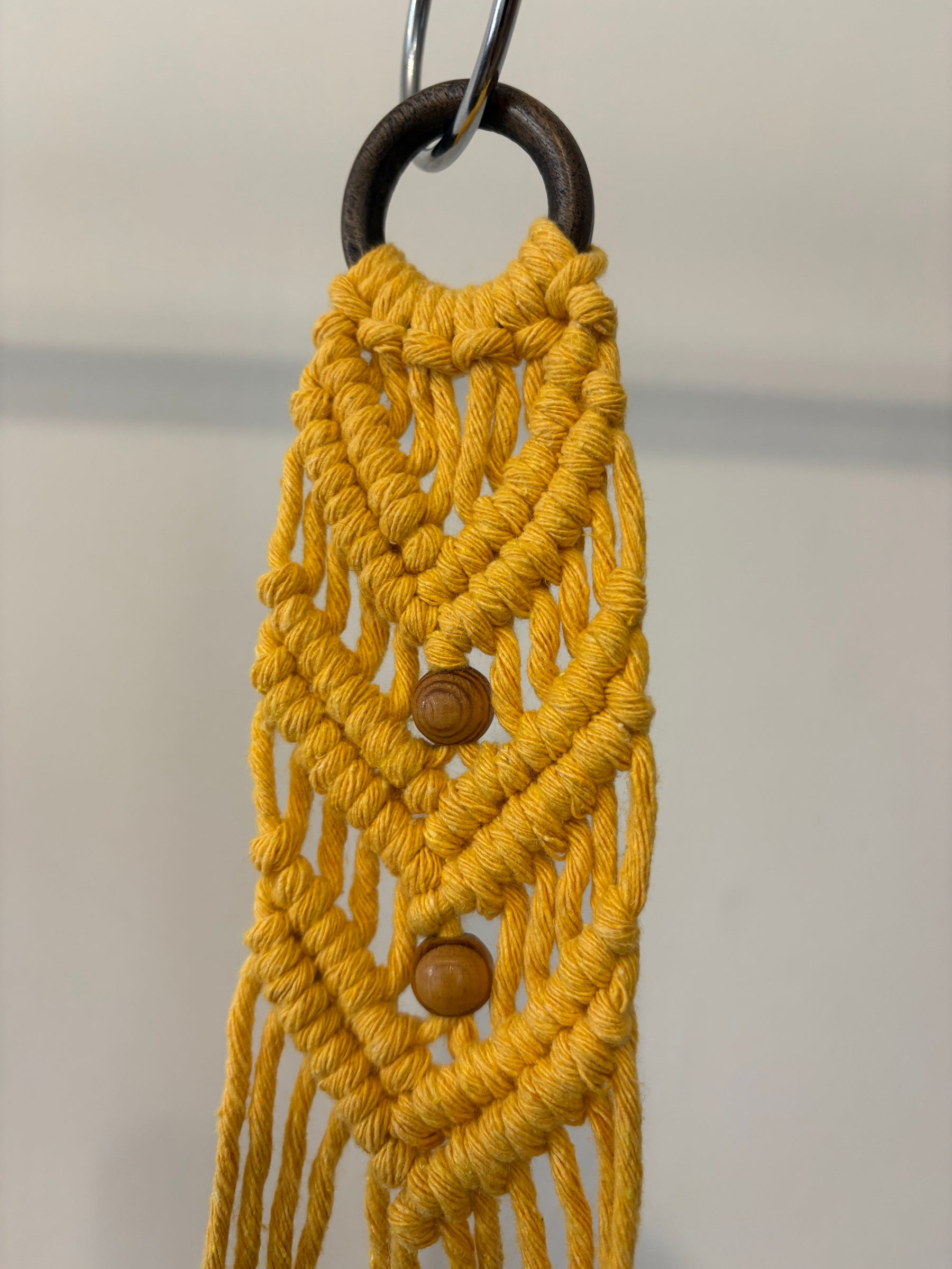 Macramê Porta Vaso Amarelo Pequeno - 47cm x 6cm