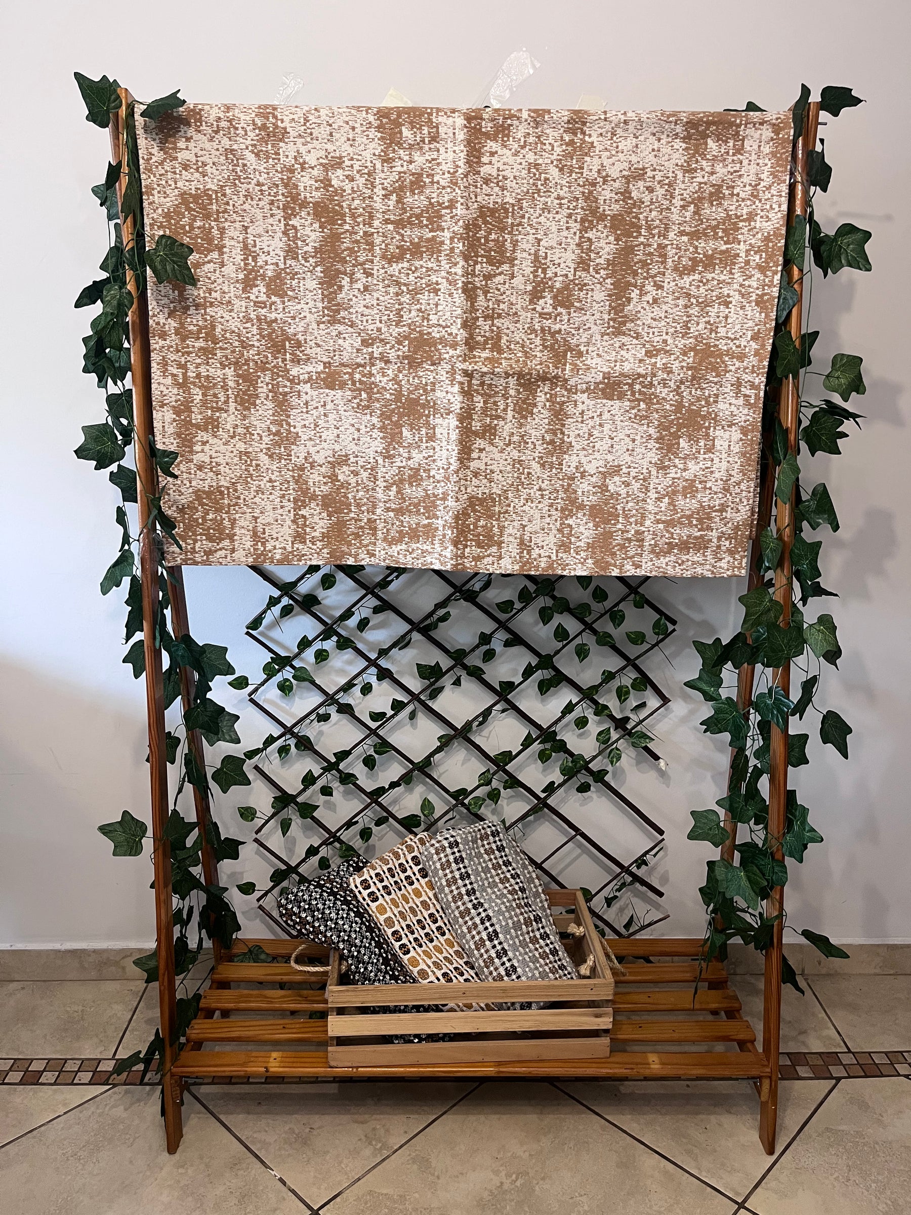 Beira de Cama Carara Bege e Branco - 1,48m x 1m
