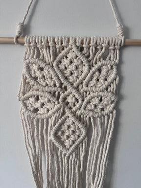 Macramê Painel Porta Vaso Flor Cru - 86cm x 36,5cm