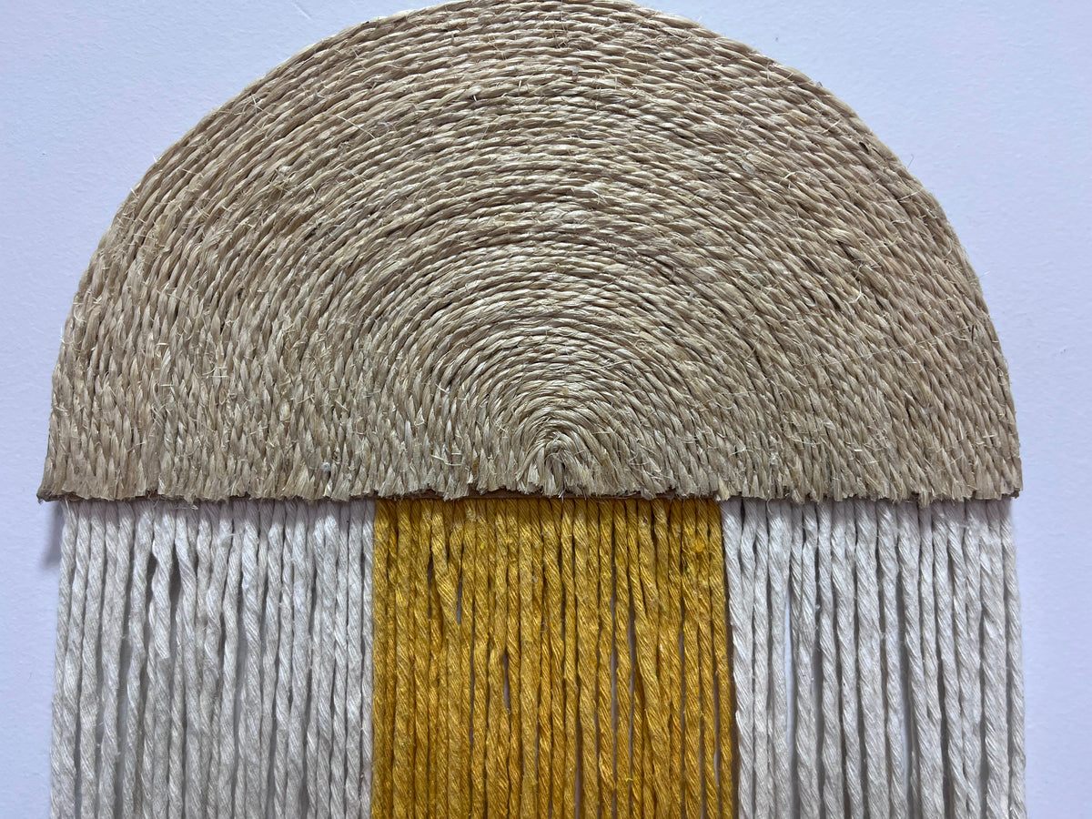 Macramê Meia Lua Amarelo Médio - 38cm x 82cm