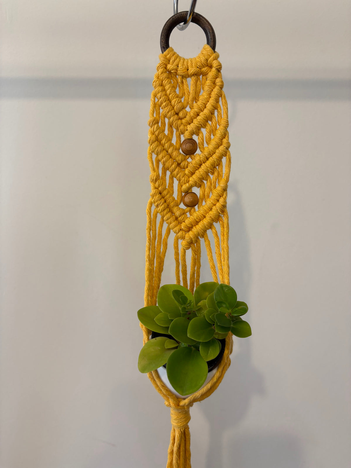Macramê Porta Vaso Amarelo Pequeno - 47cm x 6cm