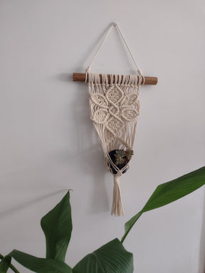 Macramê Painel Porta Vaso Flor Cru - 86cm x 36,5cm
