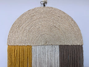 Macramê Painel Meia Lua Amarelo e Marrom Médio - 38cm x 72cm