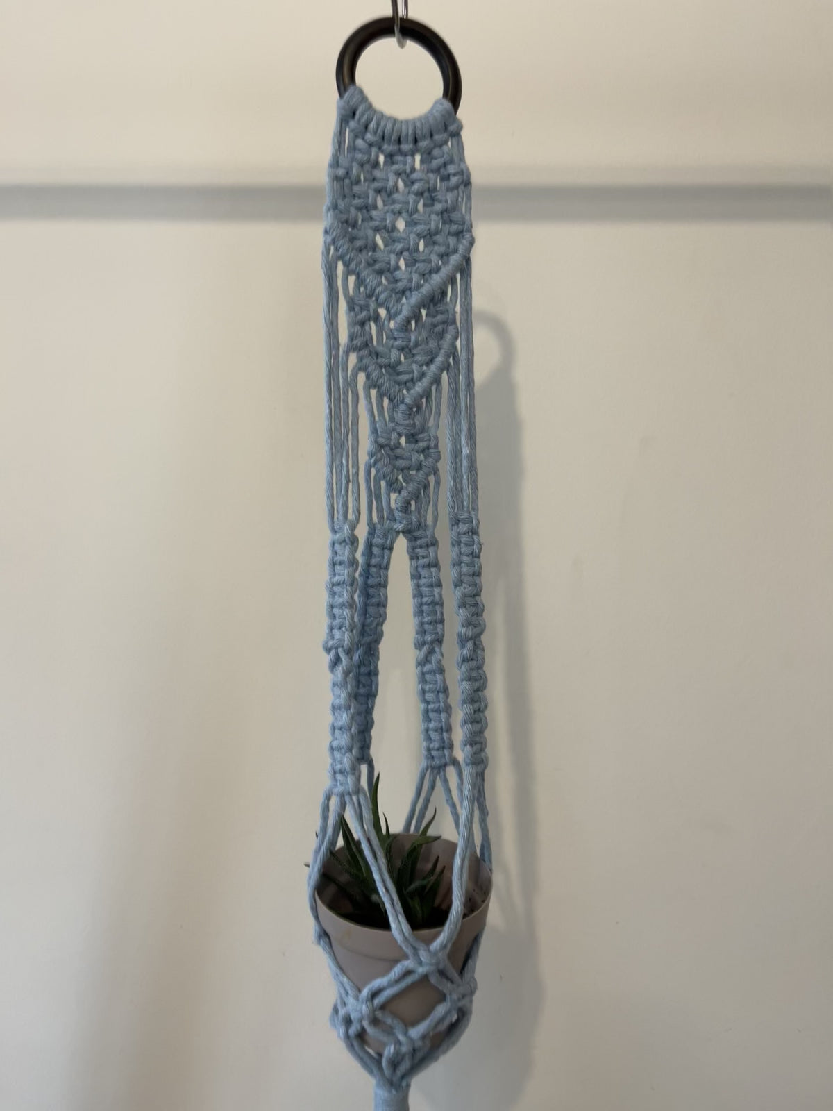 Macramê Porta Vaso Azul Médio - 79cm x 8cm