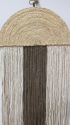 Macramê Meia Lua Cru e Marrom Médio - 30cm x 60cm